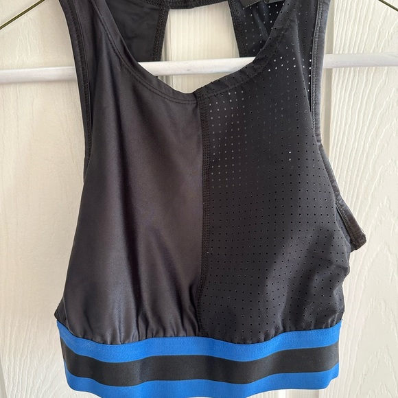 ALALA STRIPED WORKOUT SET SIZE SMALL - Picture 4 of 7